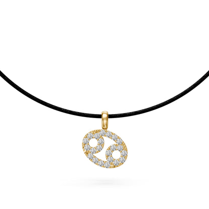 Geltono aukso kaklo papuošalas su zodiako ženklu Vėžys ir deimantais
