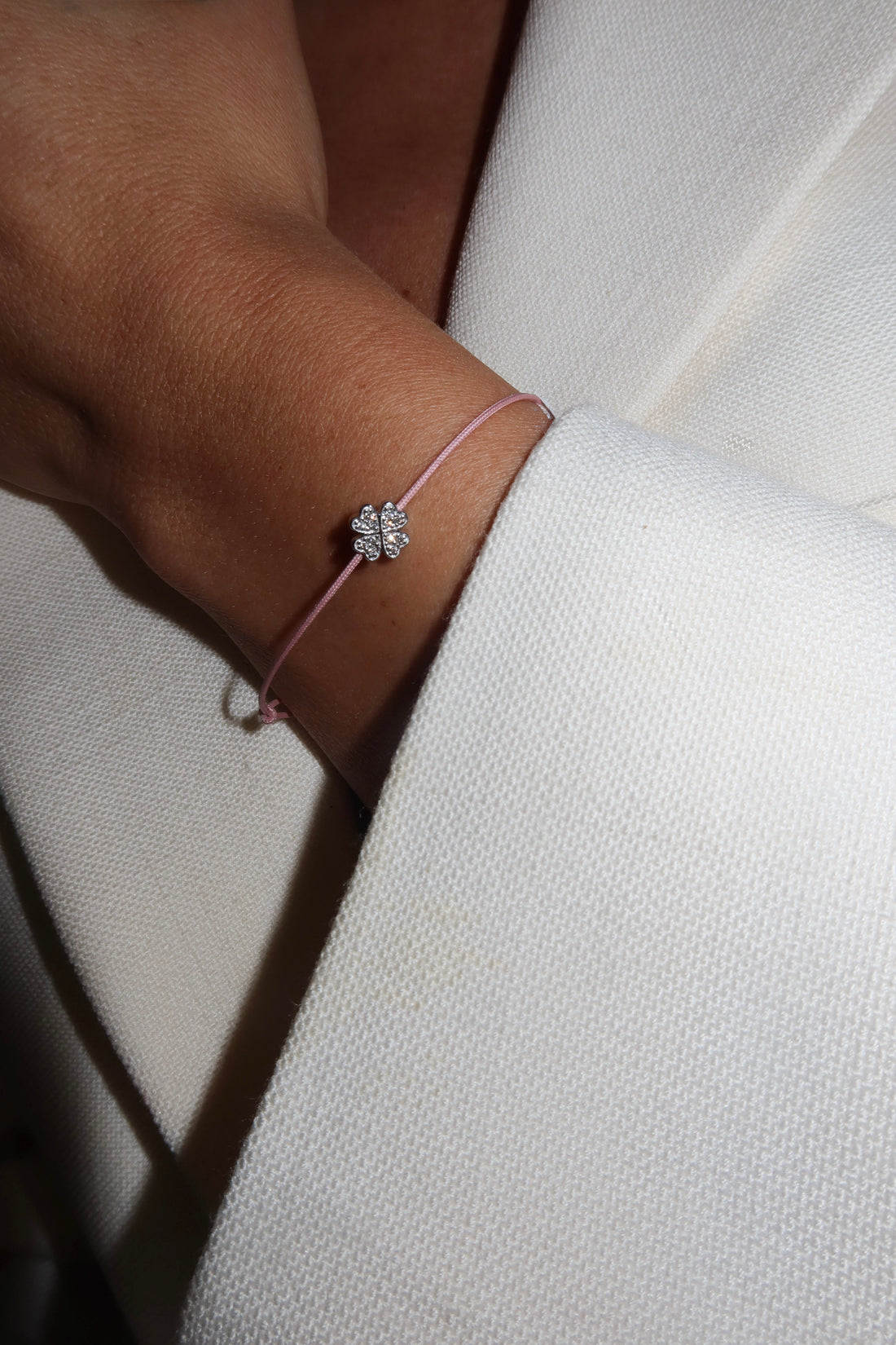String Bracelet with Diamond in White Gold "Clover"